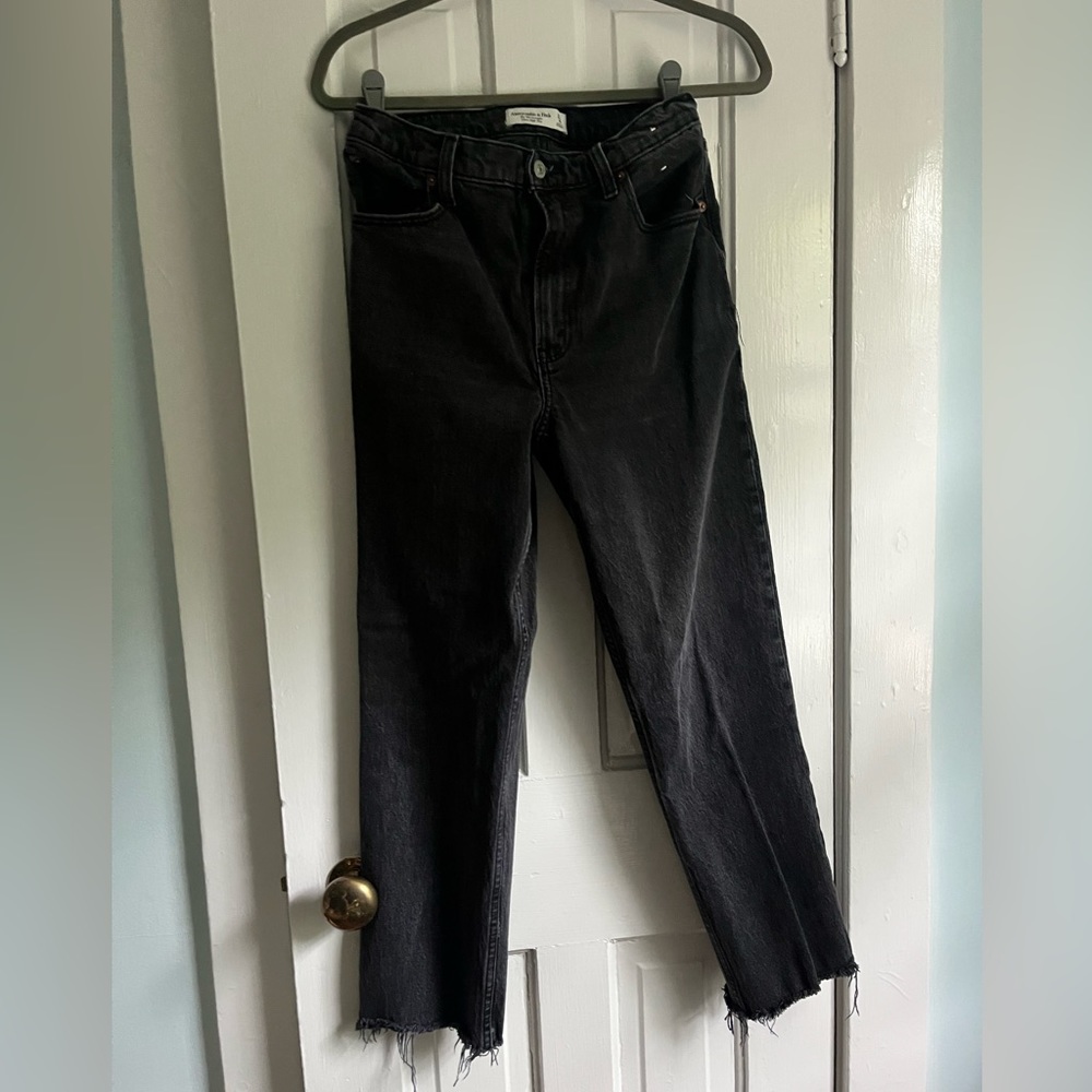 Abercrombie & Fitch Ultra High Rise 90s Raw Hem, size 27